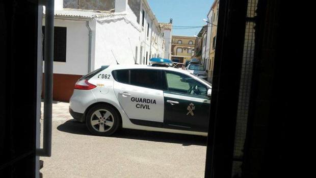 La Guardia Civil custodió la vivienda donde se encontraba atrincherado el hombre durante varias horas