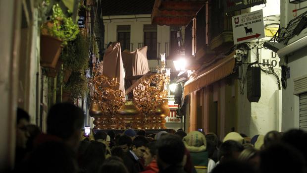 La calle Deanes en la Semana Santa de Córdoba