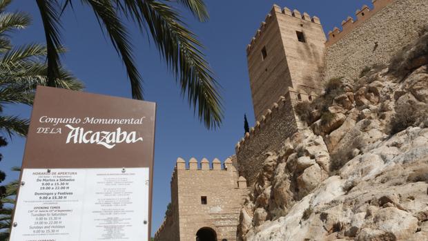 Los taladros le cuestan el puesto a la directora de la Alcazaba de Almería