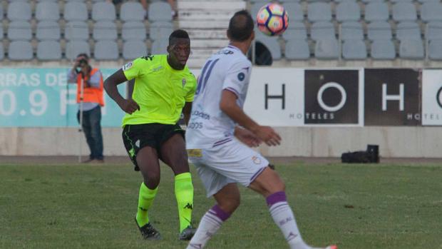 Bijimine, defensa del Córdoba, este miércoles, ante el Jaén en el estadio La Victoria