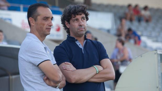 José Luis Oltra, entrenador, y Emilio Vega, director deportivo del Córdoba CF