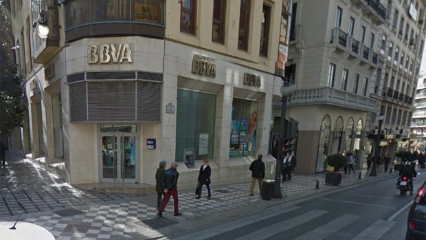 El atropello tuvo lugar en un cajero de la Plaza del Carmen, en el centro de Granada