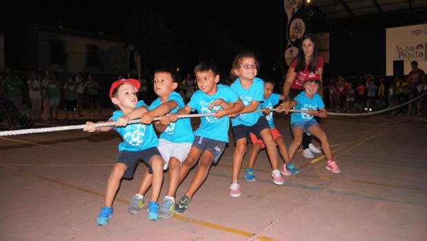 Uno de los equipos participantes ayer en las Miniolimpiadas rurales