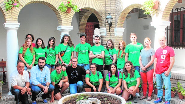 Trabajo voluntario para señalar rutas en Córdoba