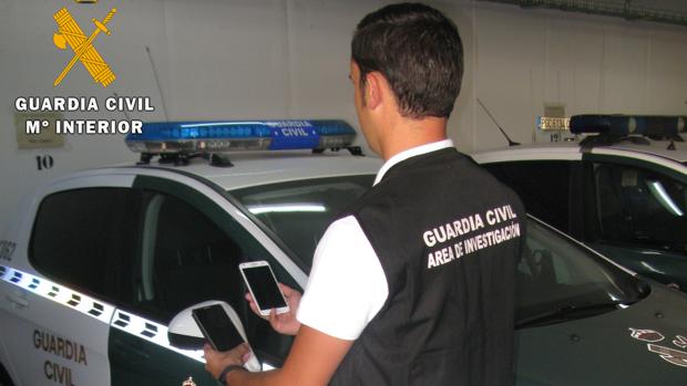 Uno de los agentes que participaron en la operación