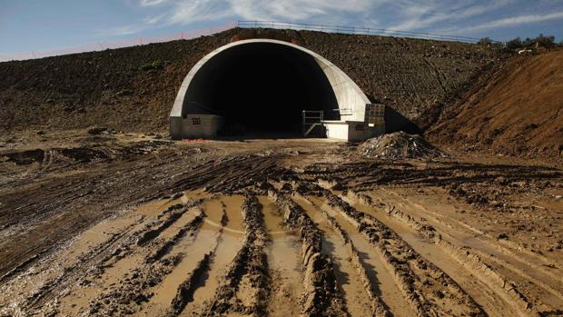 Túnel en construcción destinado a la circulación del AVE a Granada