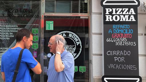 Fachada de la pizzería regentada por la pareja