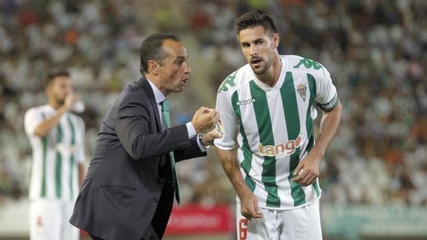 Luso, con el brazalete de capitán, en el debut liguero