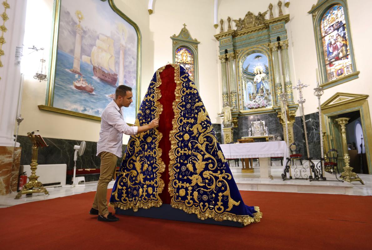 Nuevo manto de Nuestra Señora de la Piedad