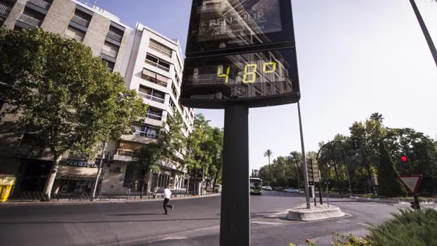 Un termómetro marca la temperatura en Córdoba