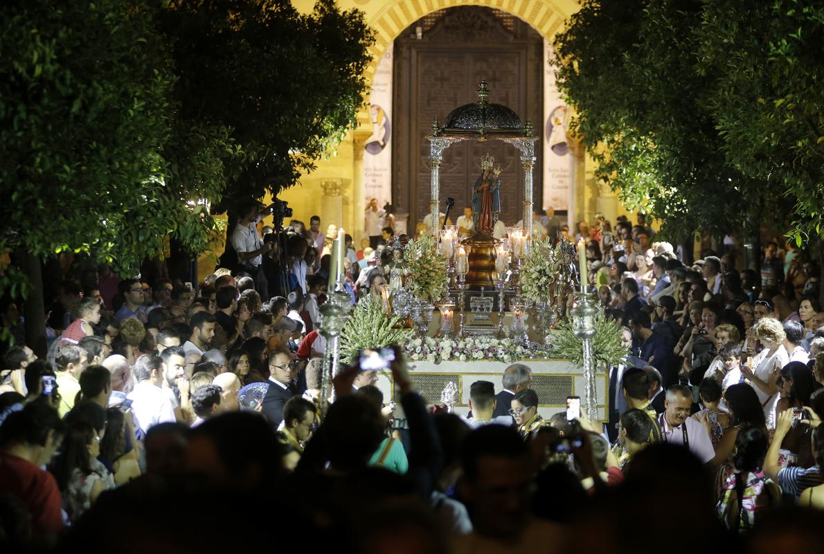 La Virgen de la Fuensanta, en el Patio de los Naranjos