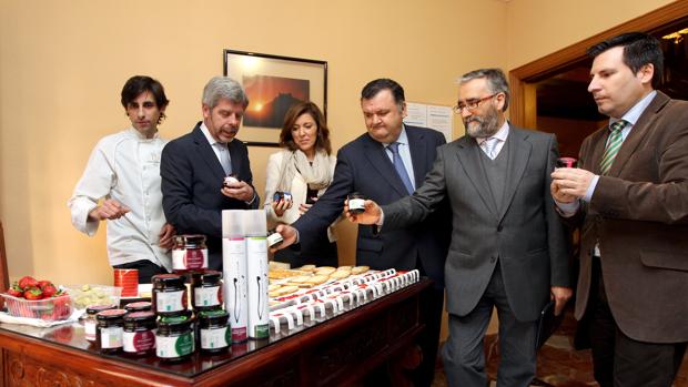 Presentación de productos de Bodegas Robles en la Delegación del Gobierno