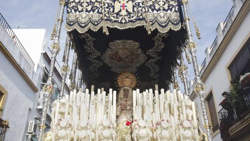 La Virgen de la Amargura, durante su procesión