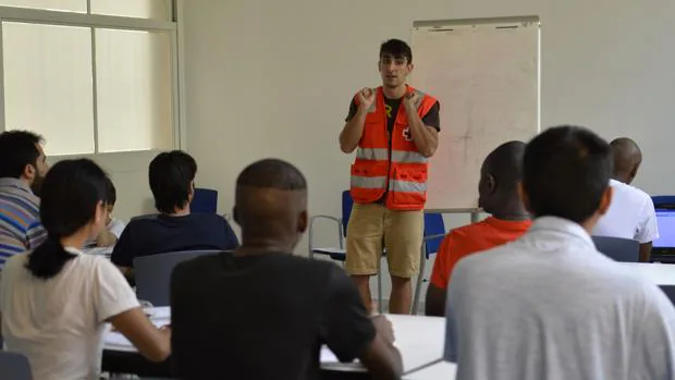 Una de las aulas de trabajo de Cruz Roja con refugiados en Córdoba