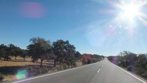 La dehesa es el paisaje natural de esta vía