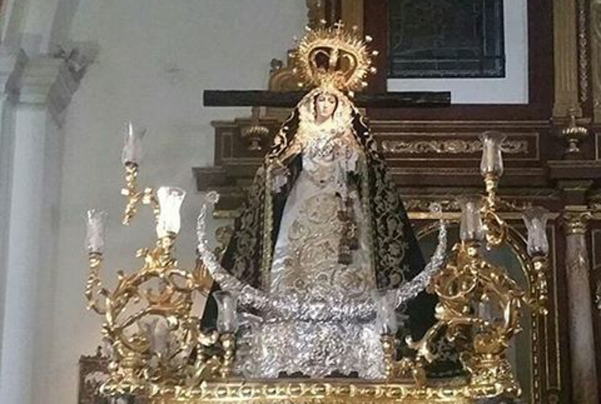 La Virgen de la Soledad de Huelva con la peana de la Virgen de Carmen