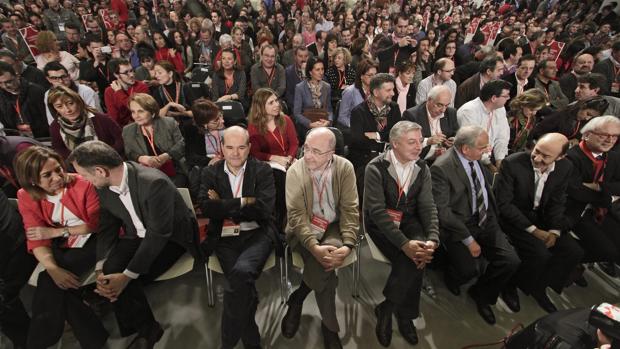 La primera fila del 38 Congreso, que se celebró en Sevilla en 2012 y enfrentó a Chacón con Rubalcaba