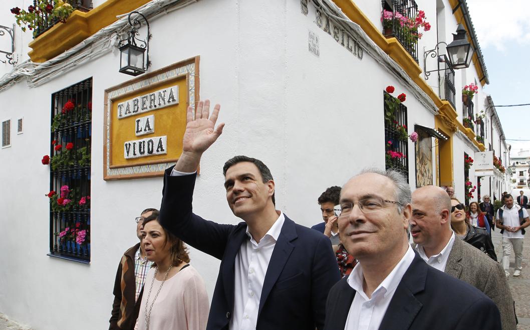 Sánchez, junto a Durán e Isabel Ambrosio en un paseo por San Basilio