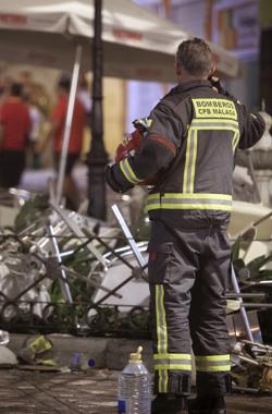 Un bombero en el lugar del suceso