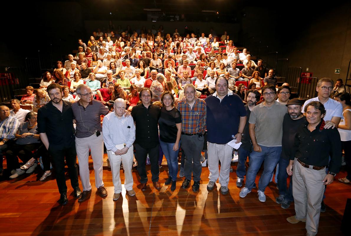 Participantes y público del acto de homenaje en el Teatro Góngora