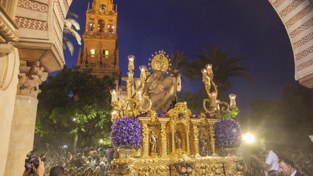 Las Angustias en el Patio de los Naranjos de la Mezquita-Catedral