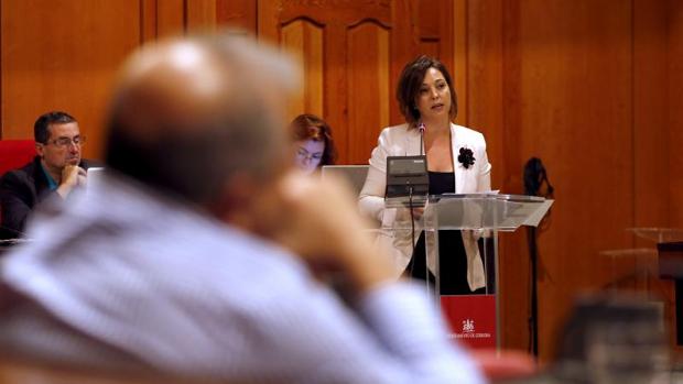 La alcaldesa, durante un pleno municipal