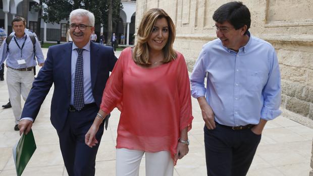 Manuel Jiménez Barrios, Susana Díaz y Juan Marín la semana pasada en el Parlamento