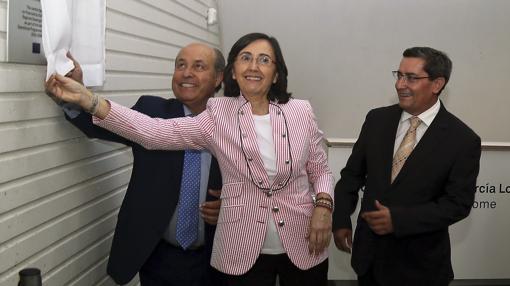 Torres Hurtado, Rosa Aguilar y José Entrena, durante el acto de apertura del Centro