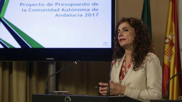 La consejera de Hacienda, María Jesús Montero, presentando los presupuestos andaluces para 2017