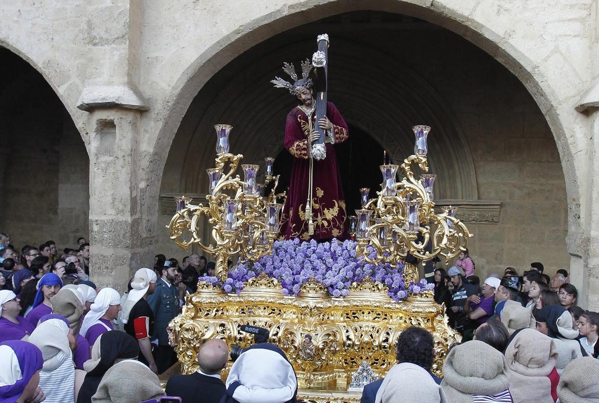 Nuestro Padre Jesús del Calvario, durante su salida