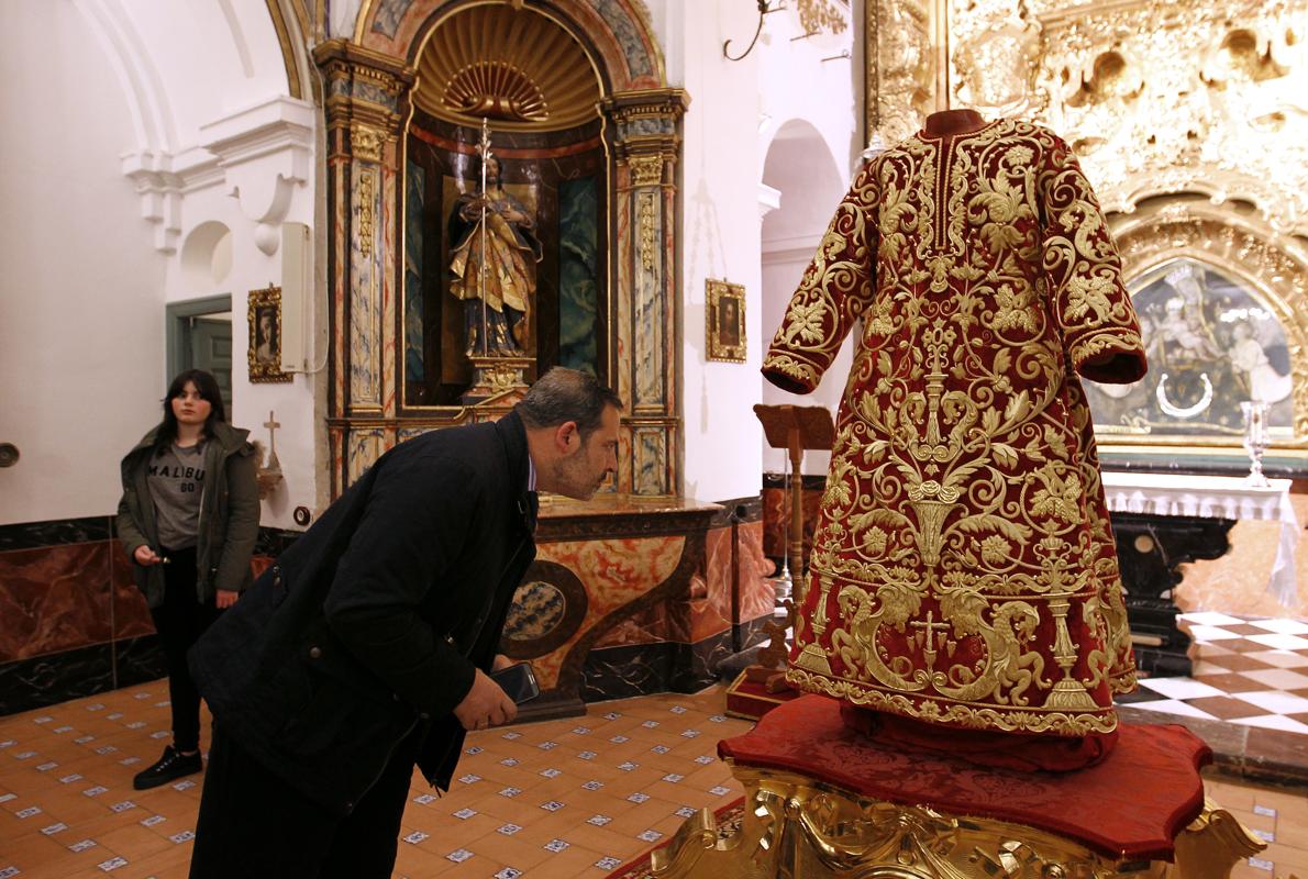 Presentación de la túnica del Señor de la Sentencia VALERIO MERINO