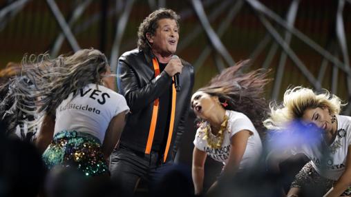 Carlos Vives se llevó dos de los premios más cotizados de la noche, los de mejor grabación y mejor canción