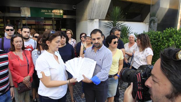 Padres de un colegio d Cañete entregan firmas para mantener el comedor escolar