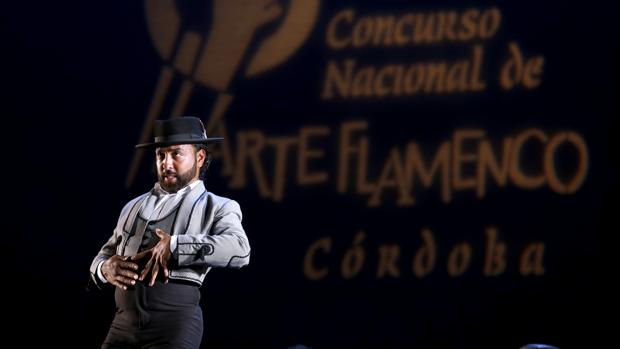 El Barullo en una pose flamenca durante su actuación