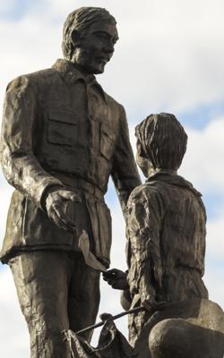 Monumento que recuerda a Jiménez en Almonte