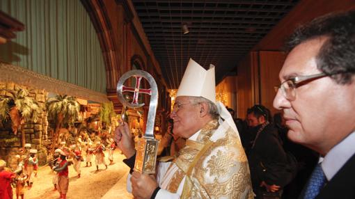 El obispo bendice en el Belén de Cajasol