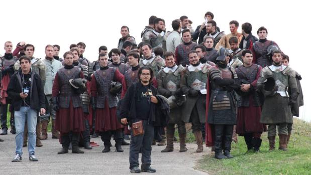 Extras durante el rodaje en el Castillo de Almodóvar