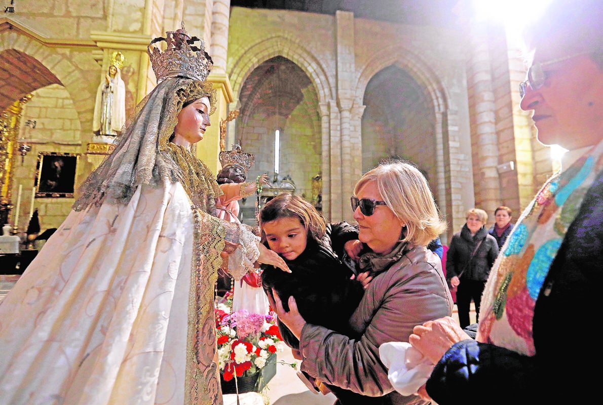 Besamanos de la Virgen de los Remedios