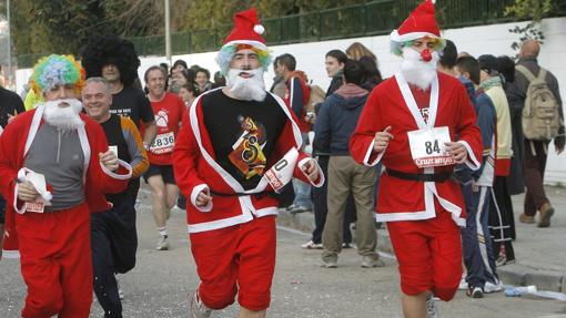 Distintos municipios celebran la San Silvestre, donde es habitual correr disfrazado