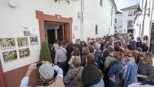 Colas en la zona del Alcázar Viejo durante el Mayo Festivo cordobés