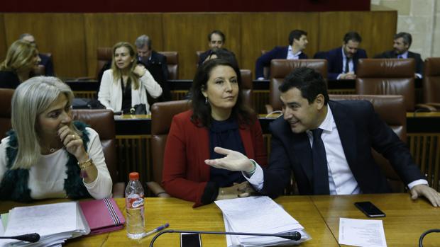 Juanma Moreno, Patricia del Pozo y Carmen Crespo