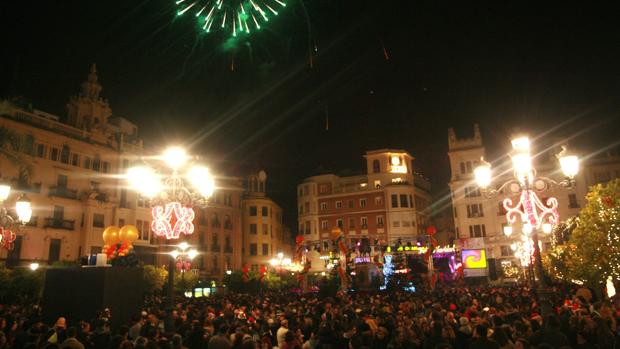 Celebración de la entrada de Año Nuevo en la plaza de las Tendillas