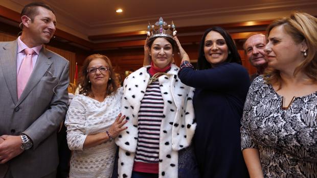 Carmen González corona a la nueva «Reina Melchor»