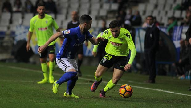 Javi Galán avanza por la banda