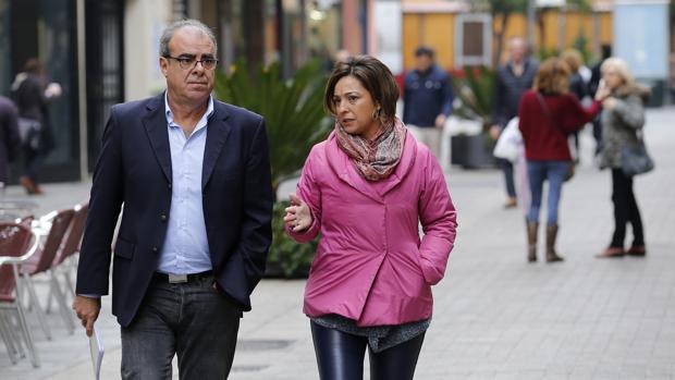 La alcaldesa Isabel Ambrosio, en la calle Cruz Conde