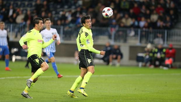 Pedro Ríos, que marcó el 2-3, en un momento del Málaga-Córdoba de esta noche