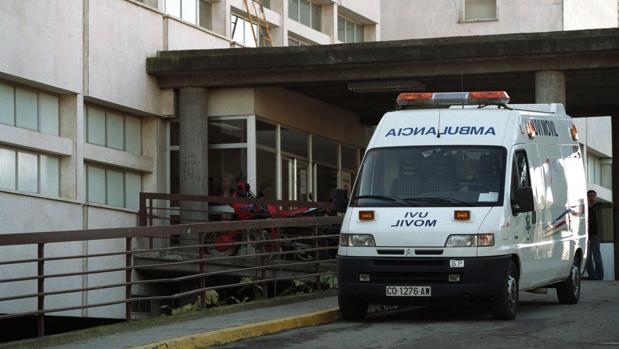 Ambulancia en el Hospital Reina Sofía