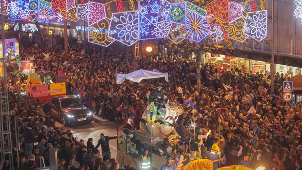 Un reguero de ilusión tras los Reyes Magos en Córdoba