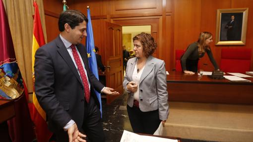 Bellido (PP), junto a Doblas (IU)