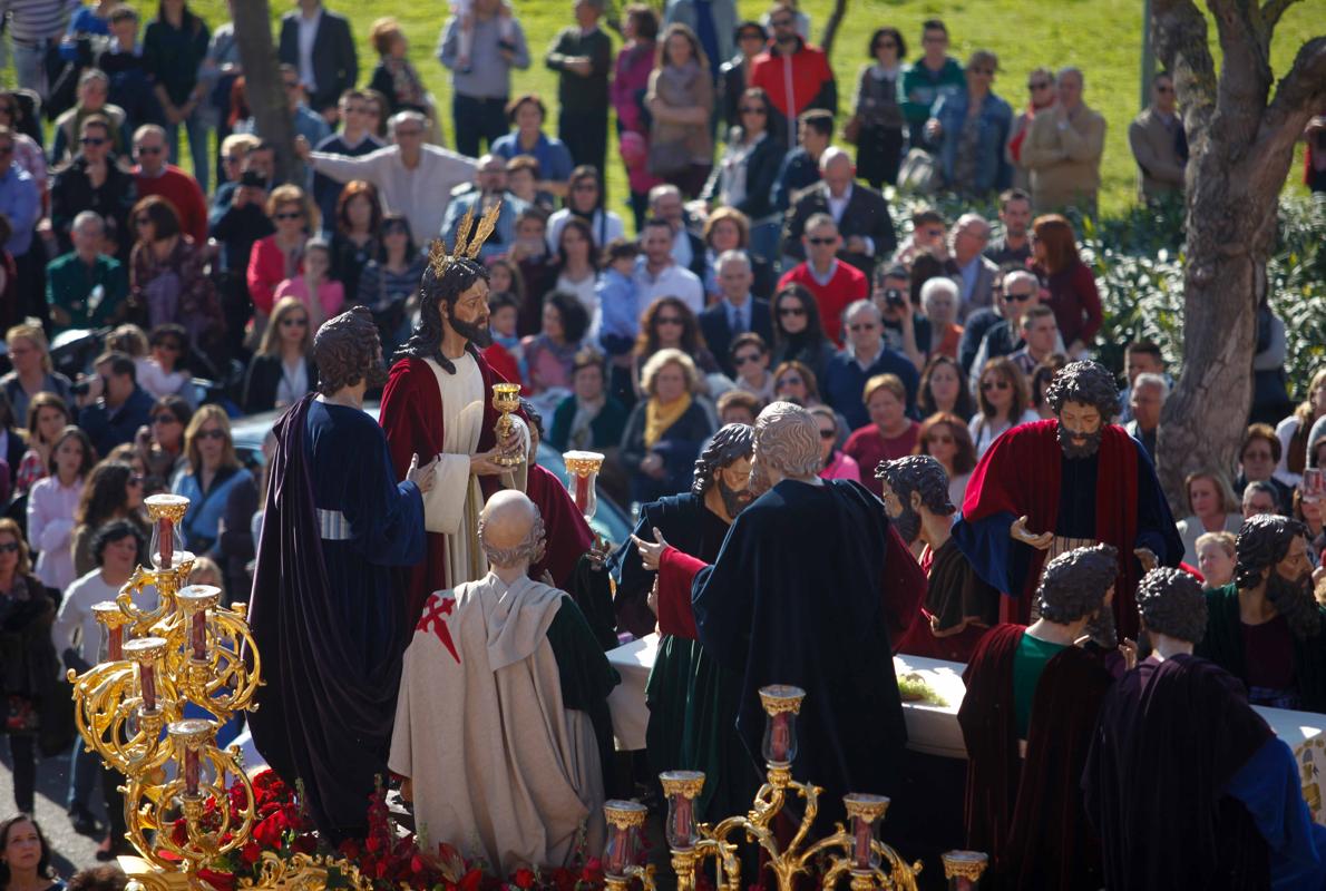 L hermandad de la Sagrada Cena, durante su procesión